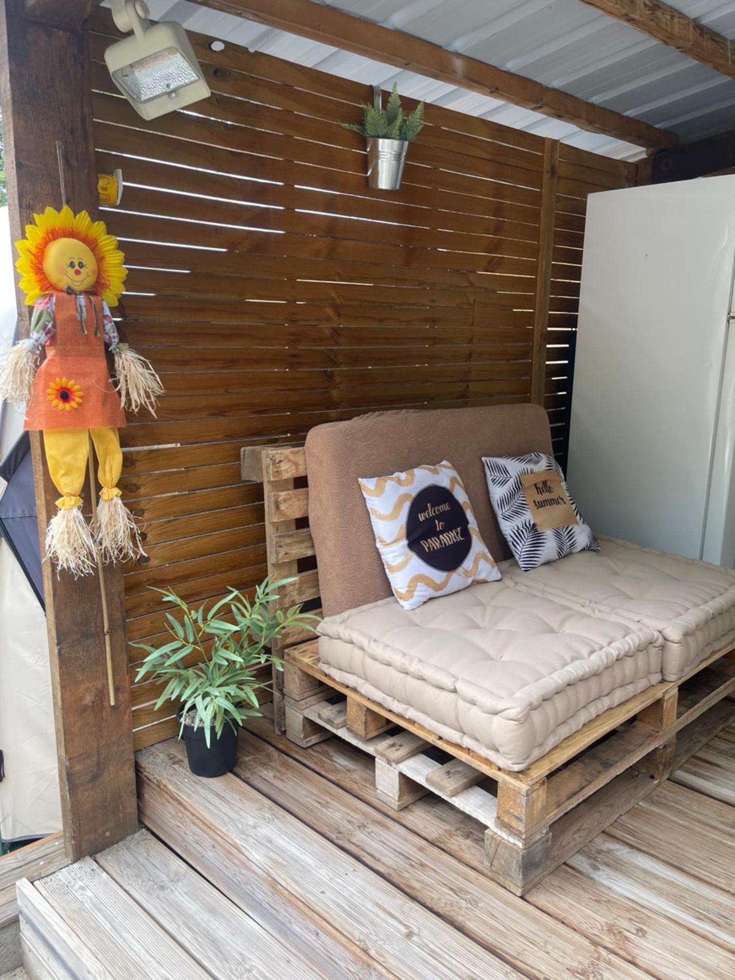 Caravanes De Provence Campsite *