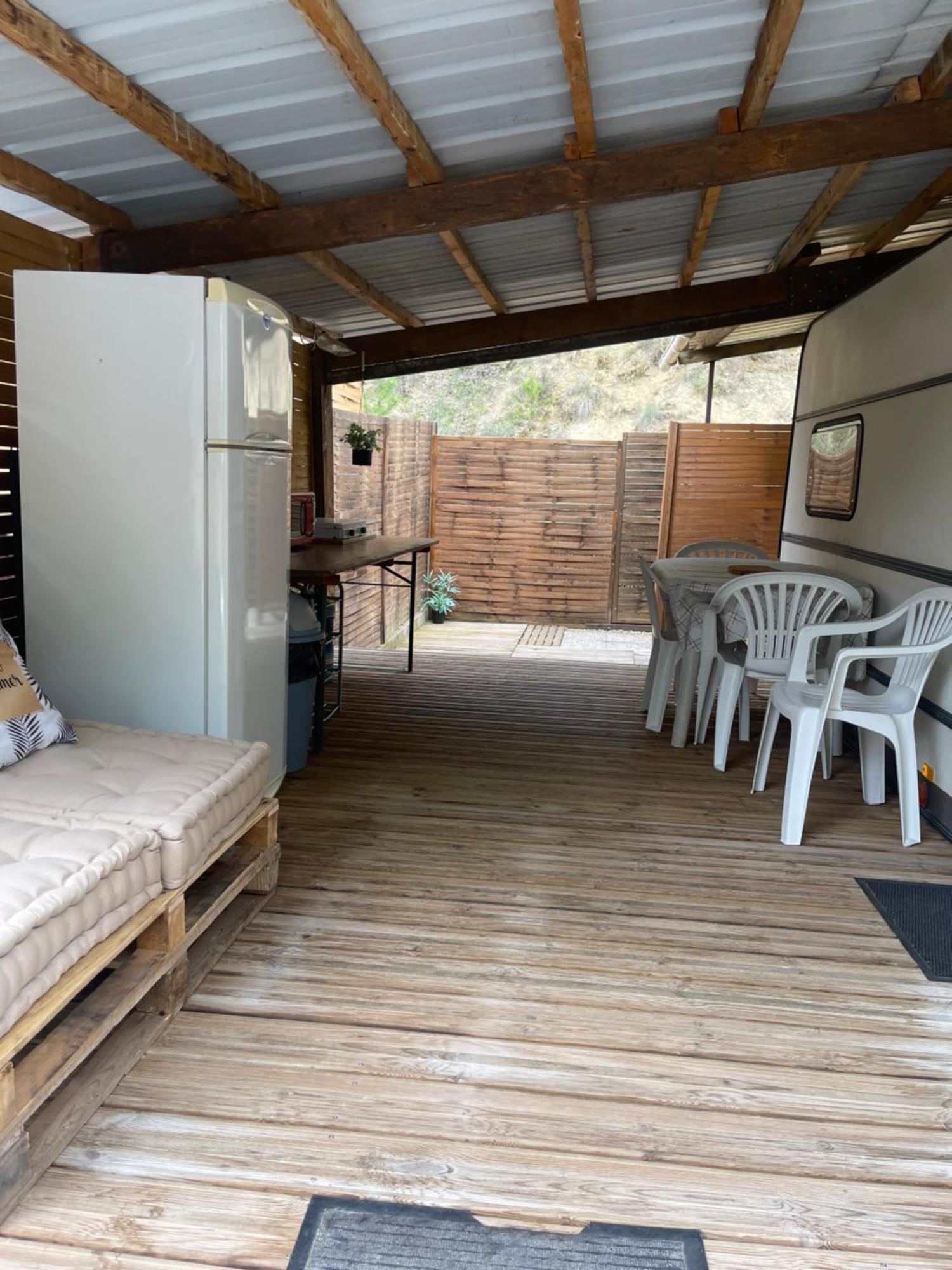Campsite Caravanes De Provence