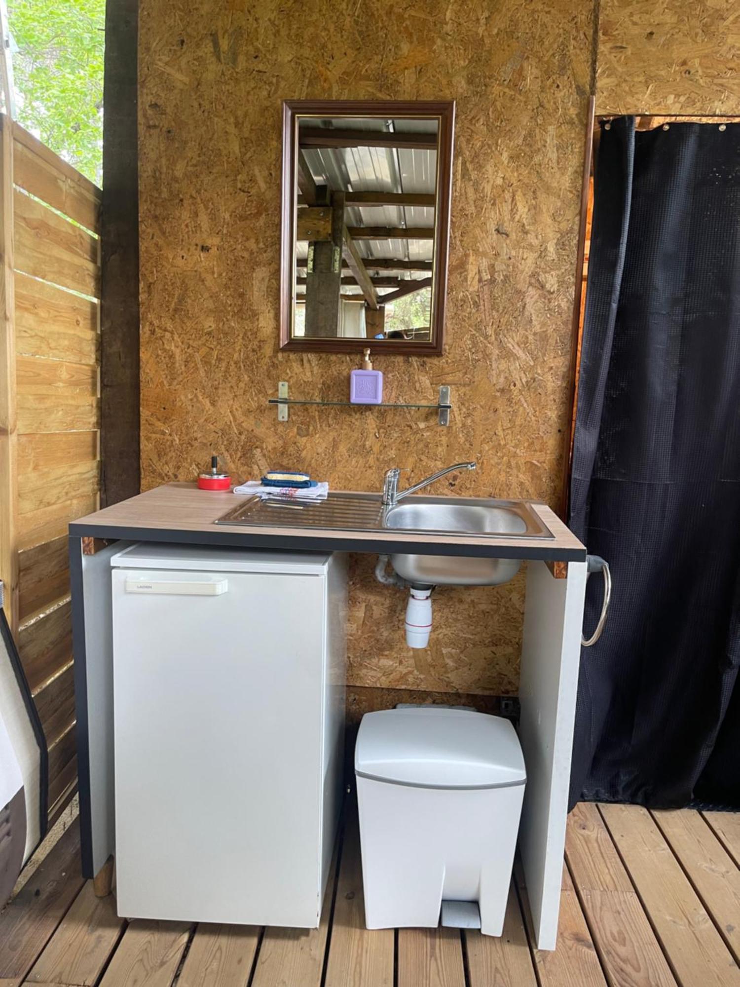 Campsite Caravanes De Provence Aiglun (Alpes-de-Haute-Provence)